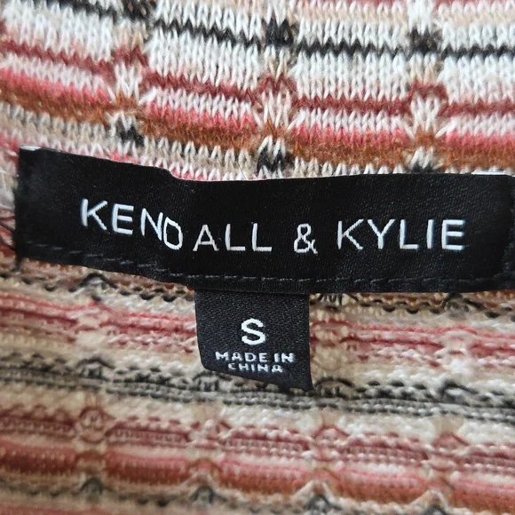 Kendall & Kylie Knitted Short Sleeve Top .. Size Small - Picture 2 of 5